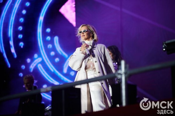 Музыкальный "звездопад". Именитые артисты поздравили Омск с праздником Музыкальный "звездопад". Именитые артисты поздравили Омск с праздником