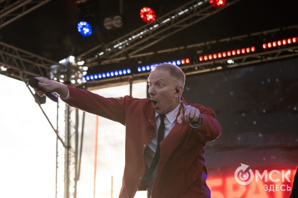 Музыкальный "звездопад". Именитые артисты поздравили Омск с праздником Музыкальный "звездопад". Именитые артисты поздравили Омск с праздником