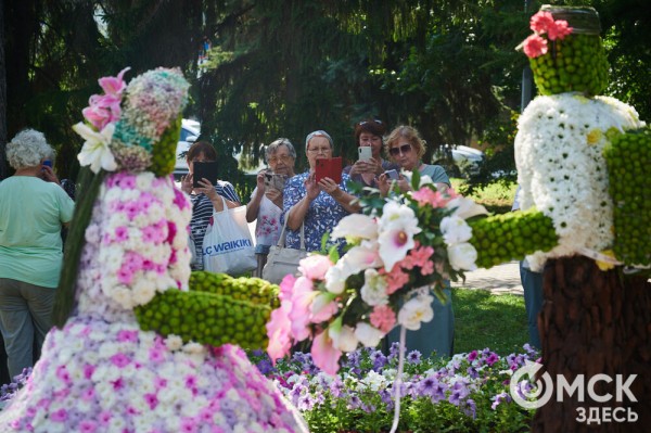 Маленькие цветы о великих историях. Омская "Флора" открылась в 73-й раз