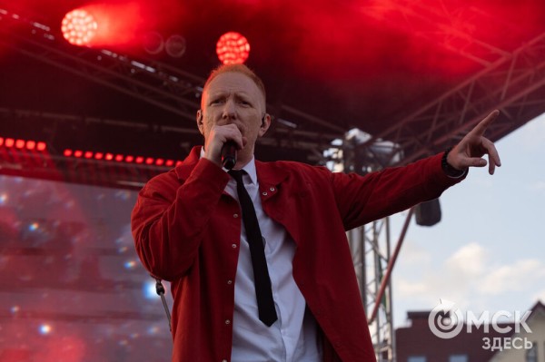 Музыкальный "звездопад". Именитые артисты поздравили Омск с праздником Музыкальный "звездопад". Именитые артисты поздравили Омск с праздником