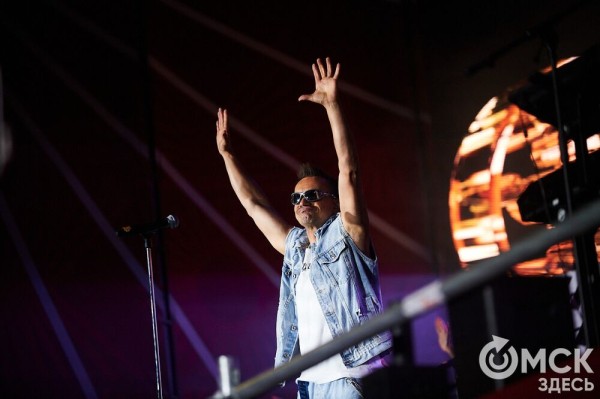 Музыкальный "звездопад". Именитые артисты поздравили Омск с праздником Музыкальный "звездопад". Именитые артисты поздравили Омск с праздником