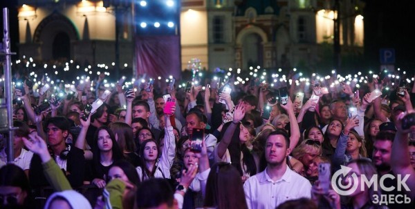 Музыкальный "звездопад". Именитые артисты поздравили Омск с праздником Музыкальный "звездопад". Именитые артисты поздравили Омск с праздником