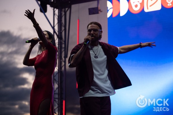 Музыкальный "звездопад". Именитые артисты поздравили Омск с праздником Музыкальный "звездопад". Именитые артисты поздравили Омск с праздником