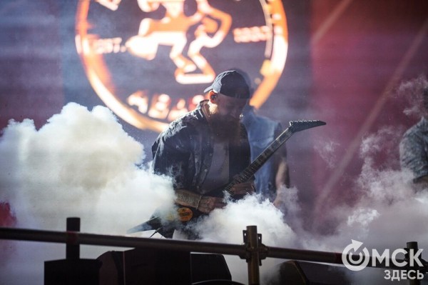 Музыкальный "звездопад". Именитые артисты поздравили Омск с праздником Музыкальный "звездопад". Именитые артисты поздравили Омск с праздником