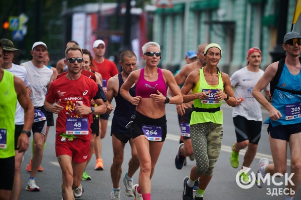Россиянин Андрей Янович прервал победную серию кенийцев на Сибирском международном марафоне - 2025