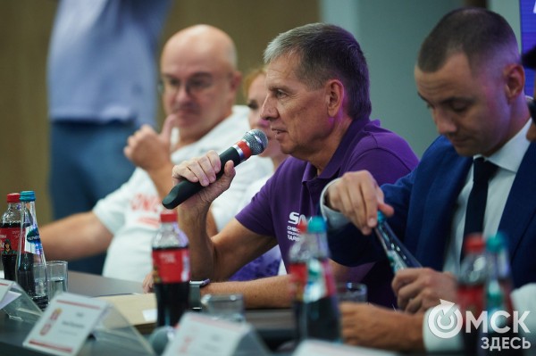 "Снова отправимся в баню". Кенийские бегуны намерены побить рекорд омского марафона