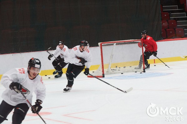 Ги Буше снял отпускную "ржавчину" с хоккеистов "Авангарда" Ги Буше снял отпускную "ржавчину" с хоккеистов "Авангарда"