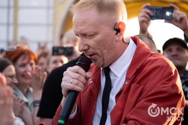 Музыкальный "звездопад". Именитые артисты поздравили Омск с праздником Музыкальный "звездопад". Именитые артисты поздравили Омск с праздником