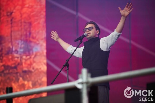 Музыкальный "звездопад". Именитые артисты поздравили Омск с праздником Музыкальный "звездопад". Именитые артисты поздравили Омск с праздником