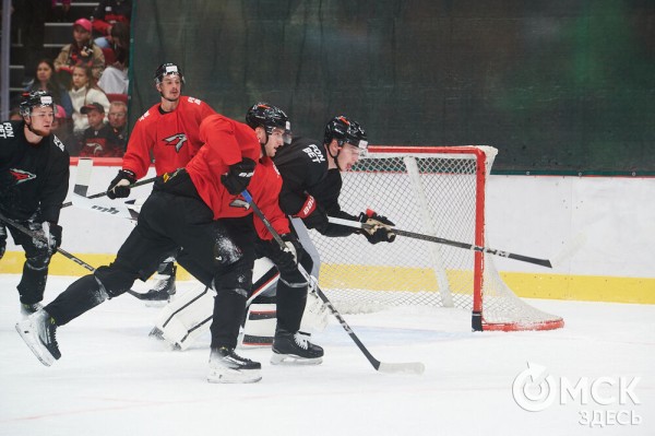 Ги Буше снял отпускную "ржавчину" с хоккеистов "Авангарда" Ги Буше снял отпускную "ржавчину" с хоккеистов "Авангарда"