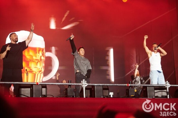 Музыкальный "звездопад". Именитые артисты поздравили Омск с праздником Музыкальный "звездопад". Именитые артисты поздравили Омск с праздником