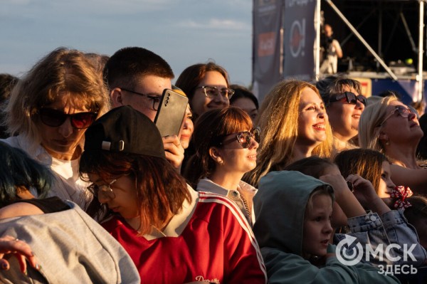 Музыкальный "звездопад". Именитые артисты поздравили Омск с праздником Музыкальный "звездопад". Именитые артисты поздравили Омск с праздником