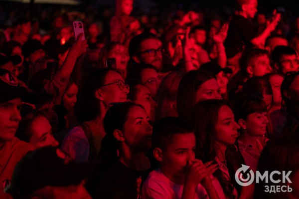 Музыкальный "звездопад". Именитые артисты поздравили Омск с праздником Музыкальный "звездопад". Именитые артисты поздравили Омск с праздником