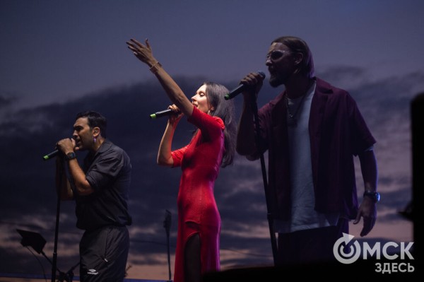 Музыкальный "звездопад". Именитые артисты поздравили Омск с праздником Музыкальный "звездопад". Именитые артисты поздравили Омск с праздником