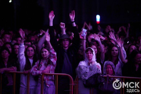 Музыкальный "звездопад". Именитые артисты поздравили Омск с праздником Музыкальный "звездопад". Именитые артисты поздравили Омск с праздником