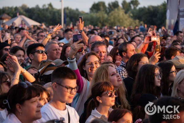 Музыкальный "звездопад". Именитые артисты поздравили Омск с праздником Музыкальный "звездопад". Именитые артисты поздравили Омск с праздником