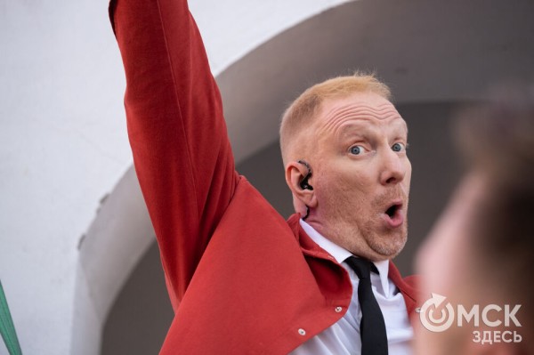 Музыкальный "звездопад". Именитые артисты поздравили Омск с праздником Музыкальный "звездопад". Именитые артисты поздравили Омск с праздником