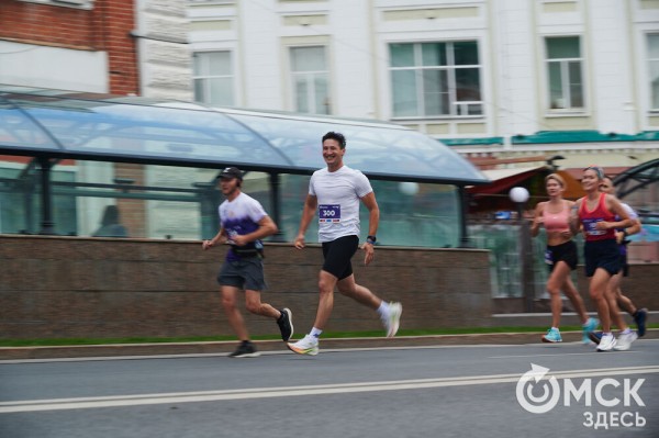 Россиянин Андрей Янович прервал победную серию кенийцев на Сибирском международном марафоне - 2025