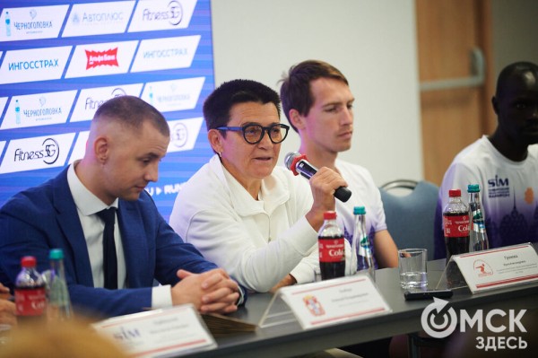 "Снова отправимся в баню". Кенийские бегуны намерены побить рекорд омского марафона