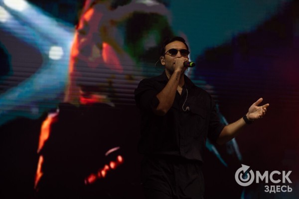 Музыкальный "звездопад". Именитые артисты поздравили Омск с праздником Музыкальный "звездопад". Именитые артисты поздравили Омск с праздником