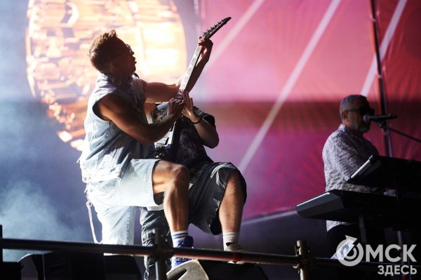 Музыкальный "звездопад". Именитые артисты поздравили Омск с праздником Музыкальный "звездопад". Именитые артисты поздравили Омск с праздником