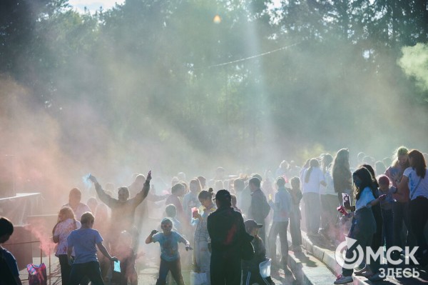 Осторожно, очень ярко! Омичи "раскрасили" последний месяц лета