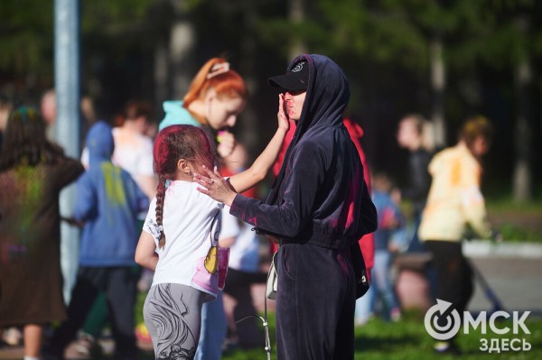 Осторожно, очень ярко! Омичи "раскрасили" последний месяц лета