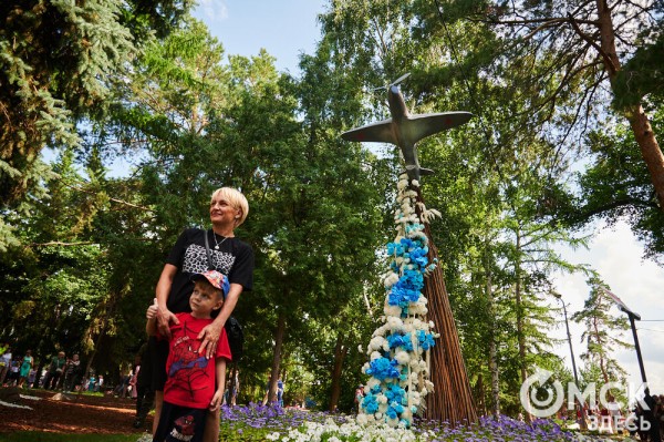 Маленькие цветы о великих историях. Омская "Флора" открылась в 73-й раз