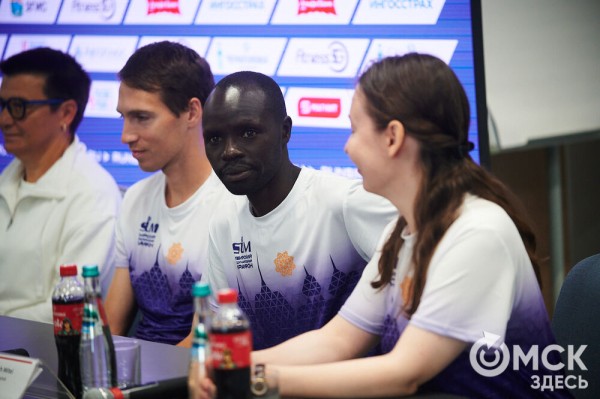 "Снова отправимся в баню". Кенийские бегуны намерены побить рекорд омского марафона