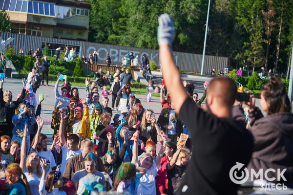 Осторожно, очень ярко! Омичи "раскрасили" последний месяц лета