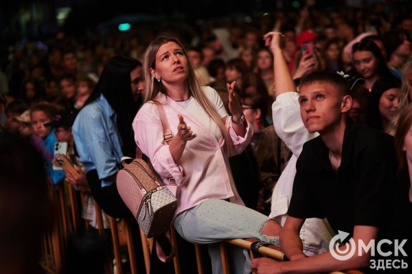 Музыкальный "звездопад". Именитые артисты поздравили Омск с праздником Музыкальный "звездопад". Именитые артисты поздравили Омск с праздником