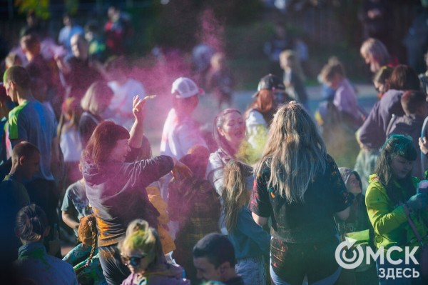 Осторожно, очень ярко! Омичи "раскрасили" последний месяц лета