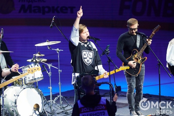 Оборона бьёт атаку. "Ястребы" начали сезон с поражения