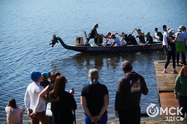 В Омске прошли соревнования по гребле на лодках "Дракон", байдарках и каноэ