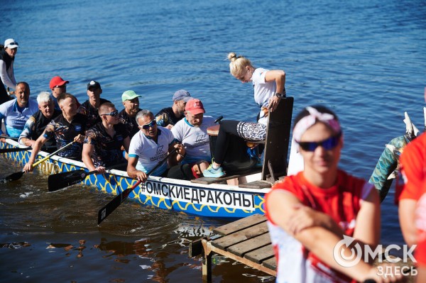 В Омске прошли соревнования по гребле на лодках "Дракон", байдарках и каноэ