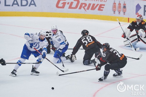 Первый в сезоне хет-трик принёс "Авангарду" победу над "Динамо"