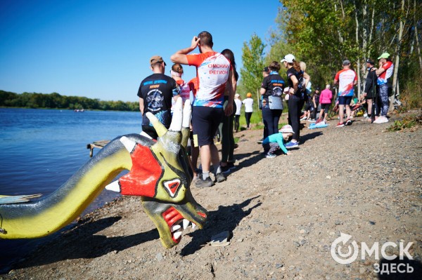 В Омске прошли соревнования по гребле на лодках "Дракон", байдарках и каноэ