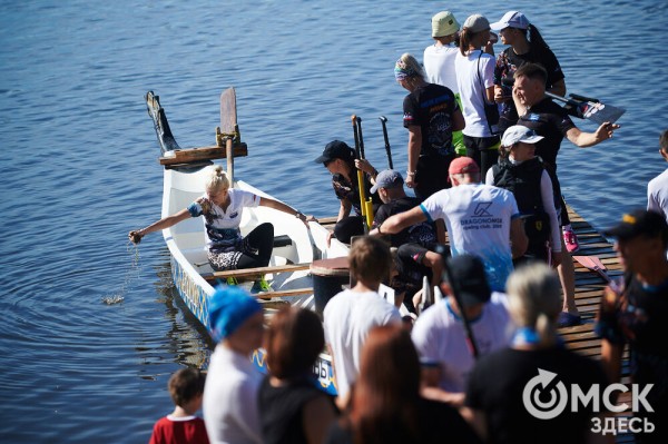 В Омске прошли соревнования по гребле на лодках "Дракон", байдарках и каноэ