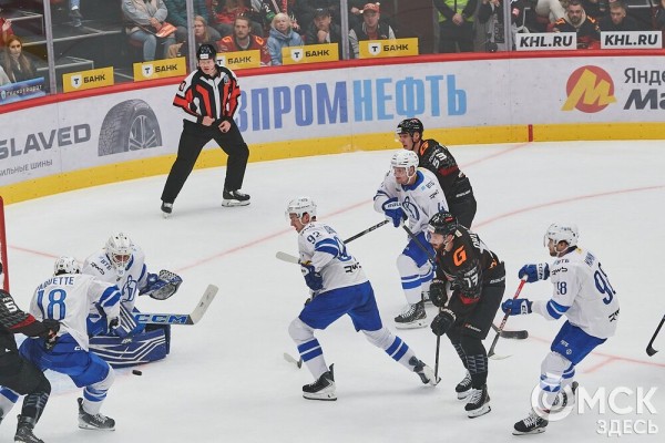 Первый в сезоне хет-трик принёс "Авангарду" победу над "Динамо"