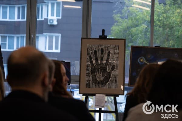 Квантовые вибрации: художники разгадывают тайны цифровой вселенной через цвет и форму