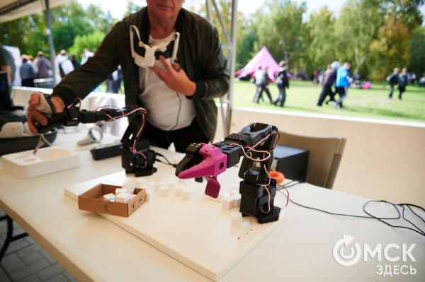 Движение вперёд: начало "ОмФеста-2025" - экспедиция в мир стартапов и неограниченных возможностей