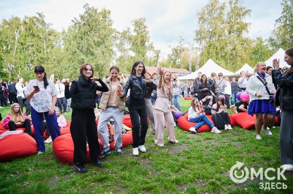 Движение вперёд: начало "ОмФеста-2025" - экспедиция в мир стартапов и неограниченных возможностей