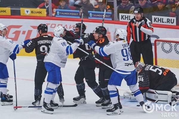 Первый в сезоне хет-трик принёс "Авангарду" победу над "Динамо"