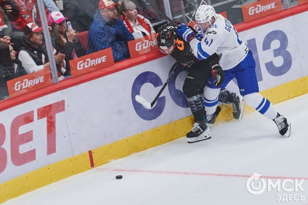 Первый в сезоне хет-трик принёс "Авангарду" победу над "Динамо"