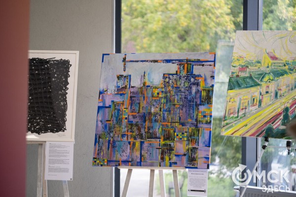 Квантовые вибрации: художники разгадывают тайны цифровой вселенной через цвет и форму