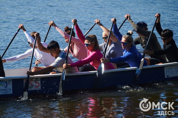 В Омске прошли соревнования по гребле на лодках "Дракон", байдарках и каноэ