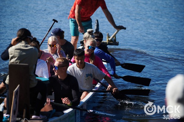 В Омске прошли соревнования по гребле на лодках "Дракон", байдарках и каноэ