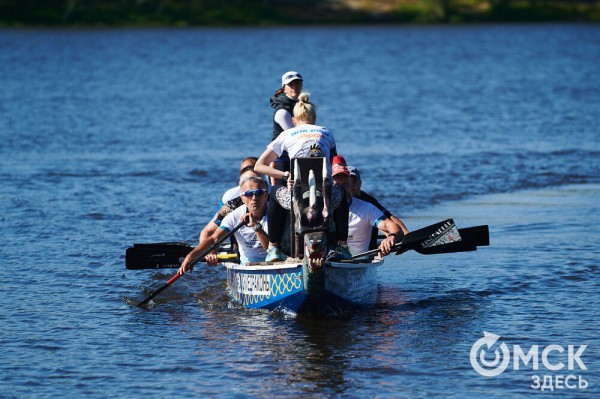 В Омске прошли соревнования по гребле на лодках "Дракон", байдарках и каноэ