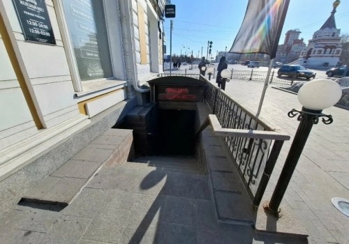 В центре Омска временно закрыли «Железный мост»