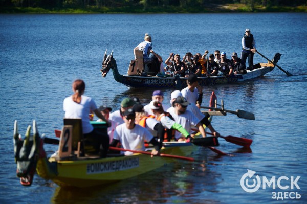 В Омске прошли соревнования по гребле на лодках "Дракон", байдарках и каноэ